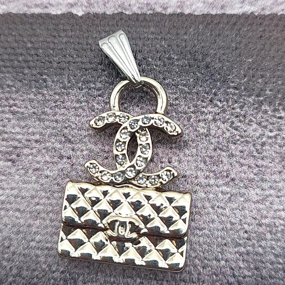 Luxury Charm/Zipper Pull - Picture 6 of 6